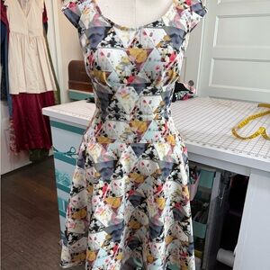 Elegant Cap Sleeve Geometric Midi Dress Scuba Knit size M